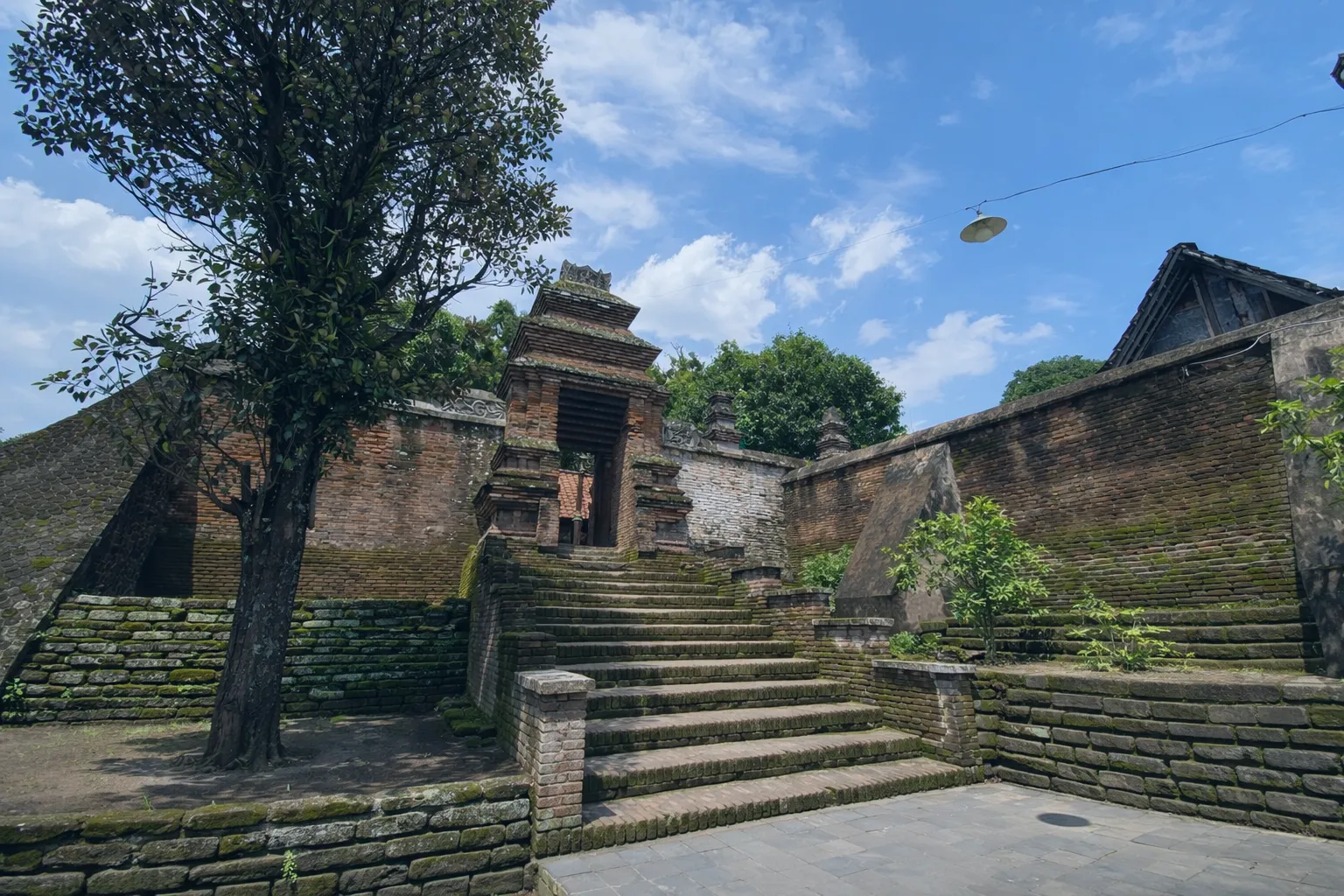 Wisata Makam Raja Kotagede