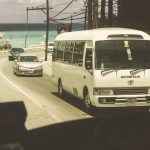 Kebebasan vs Kenyamanan: Debat Membawa Mobil Pribadi atau Jasa Travel